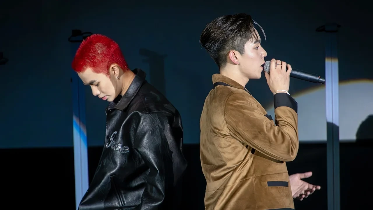 “เฟิร์สเตอร์” โชว์จัดเต็มเปิดตัวอัลบั้มแรกในชีวิต ร้อง เต้น แร็ป ปล่อยมุกฮา สร้างรอยยิ้มให้แฟนๆ