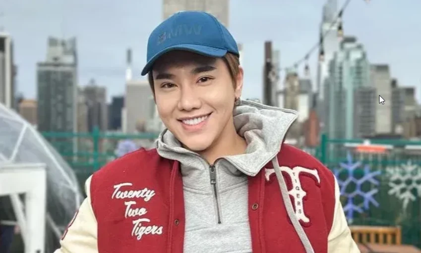 ขยี้ตารัวๆ "ดีเจบุ๊กโกะ" หน้าหล่อมาก ลุคนี้เห็นครั้งแรกจำแทบไม่ได้?